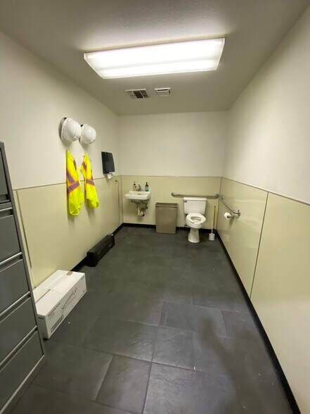 More Photos Of 1503 Lone Palm Ave, Modesto Warehouse For Lease