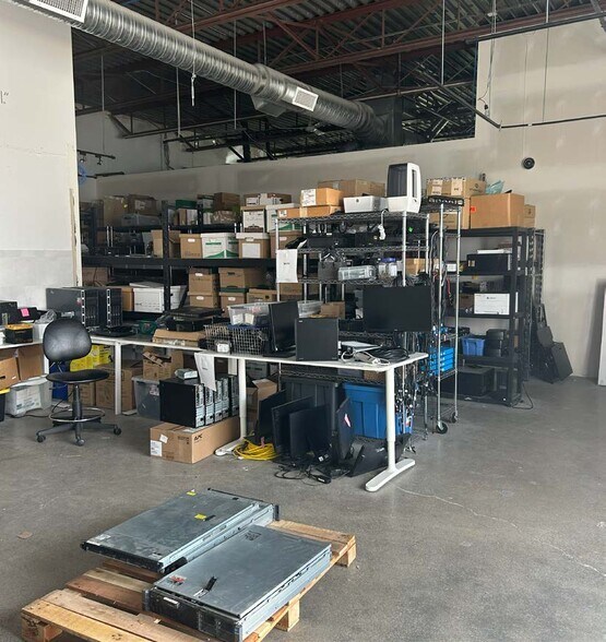 More Photos Of 880-888 Bradford St, Winnipeg Industrial For Lease
