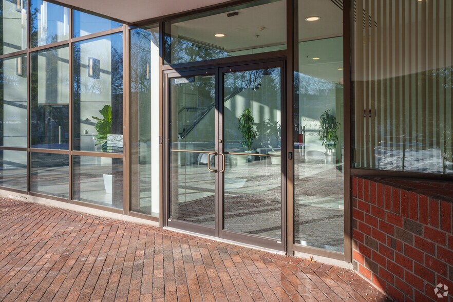 More Photos Of 131 Hartwell Ave, Lexington Office For Lease