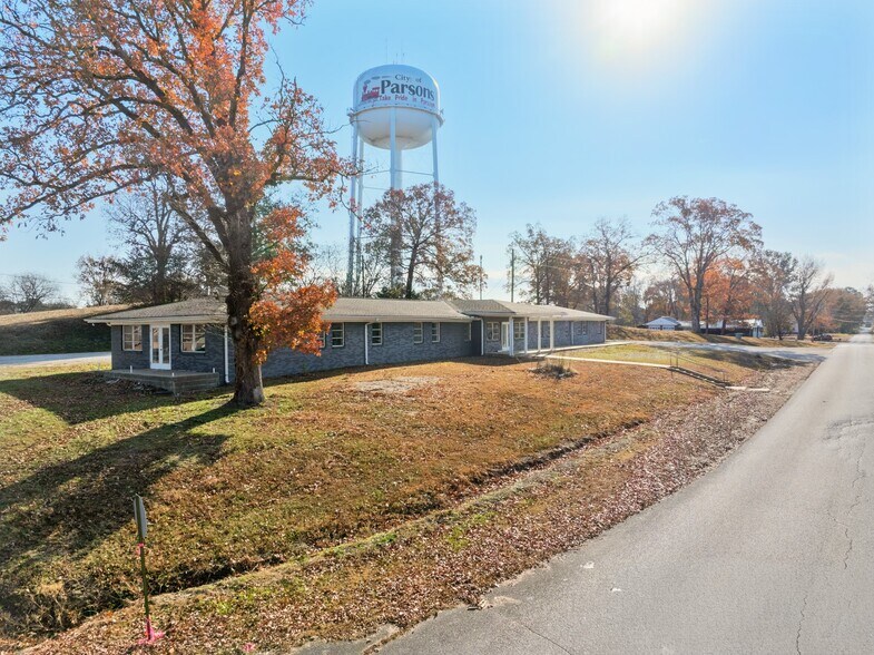 More Photos Of 105 Kentucky Ave S, Parsons Light Distribution For Sale