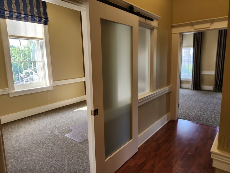 More Photos Of 446 E Main St, Bowling Green Office For Sale