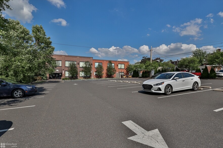 More Photos Of 1226-1232 W Green St, Allentown Flex For Lease