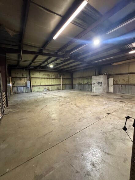 More Photos Of 217 Edison, Benton Warehouse For Lease