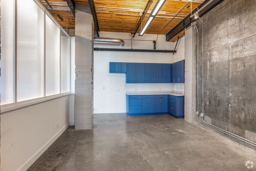 More Photos Of 107 SE Washington St, Portland Loft Creative Space For Lease