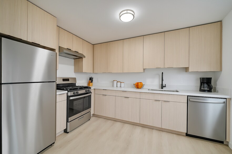 More Photos Of 113 N Grand Oaks Ave, Pasadena Apartments For Sale