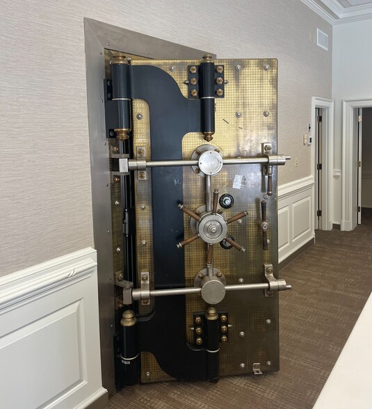 More Photos Of 101 N Congress St, Winnsboro Bank For Lease