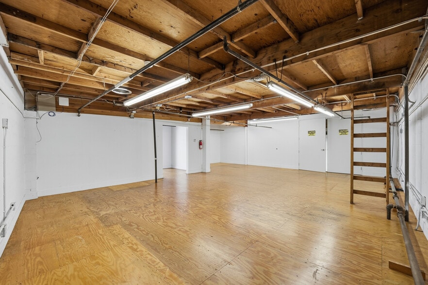 More Photos Of 805 Traction Ave, Los Angeles Showroom For Lease