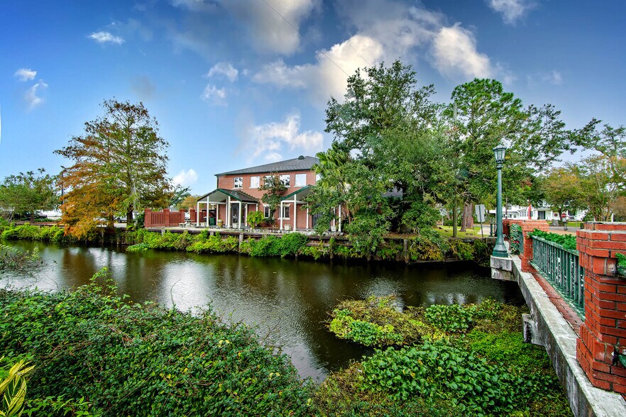 More Photos Of 7836 Park Ave, Houma Office For Lease