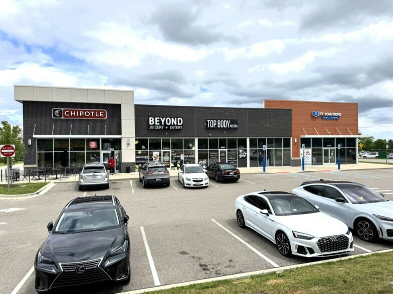 Primary Photo Of 5296-5322 Crooks Rd, Troy Storefront For Lease