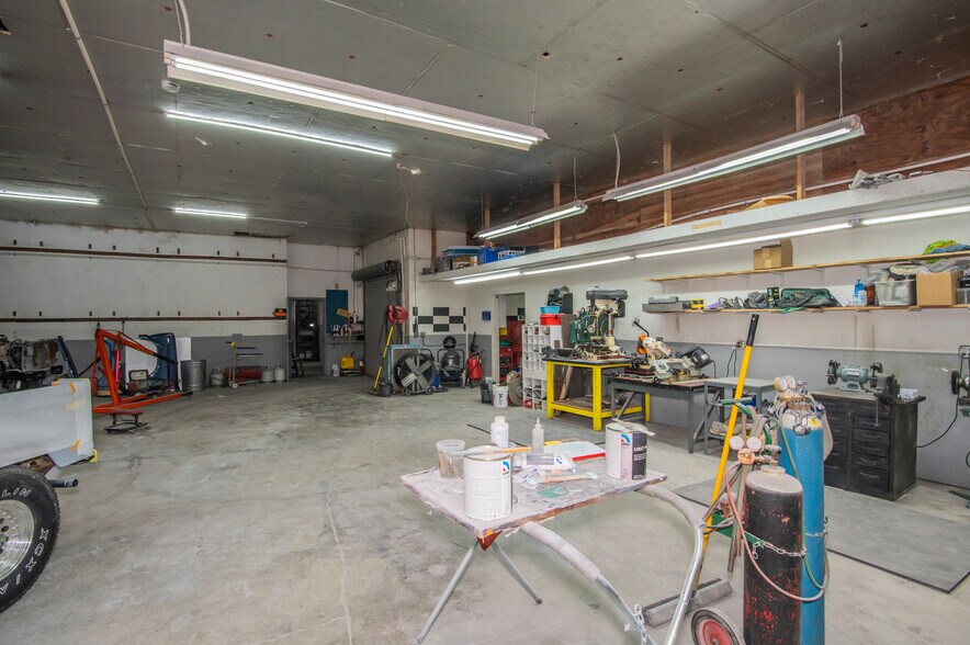 More Photos Of 982 E Hartshorn Ln, Holder Auto Repair For Sale