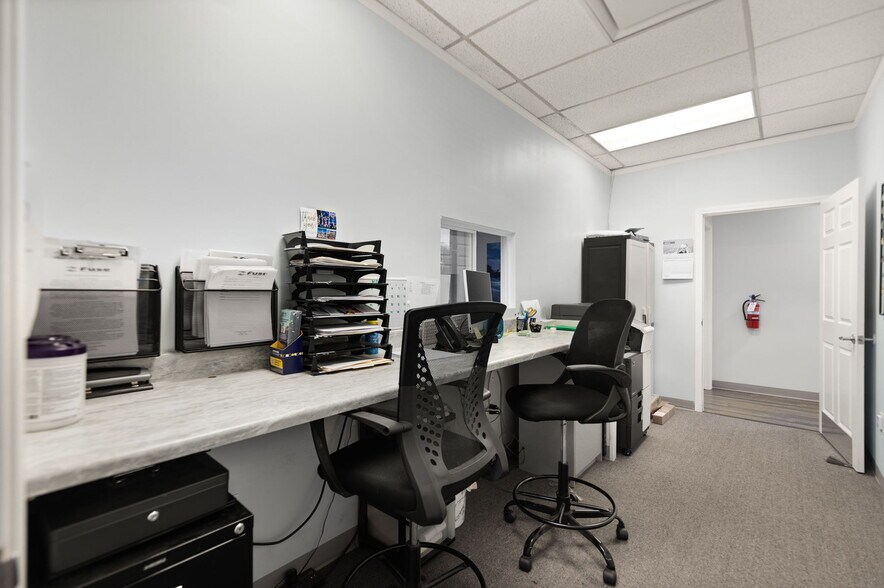 More Photos Of 725 S Main St, London Medical For Sale