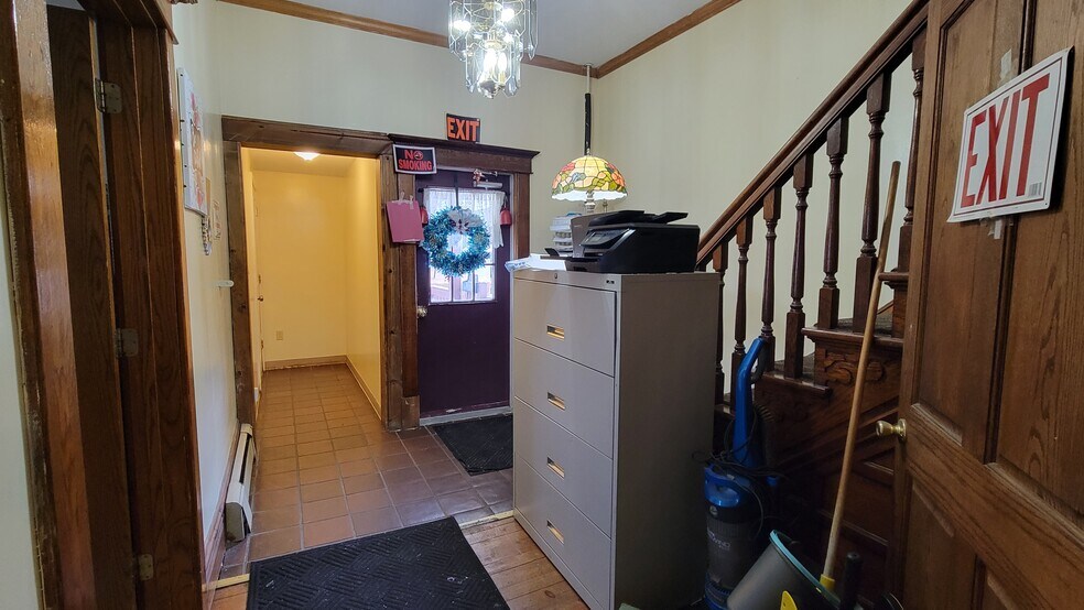 More Photos Of 522 Main St, Rockwood Specialty For Sale