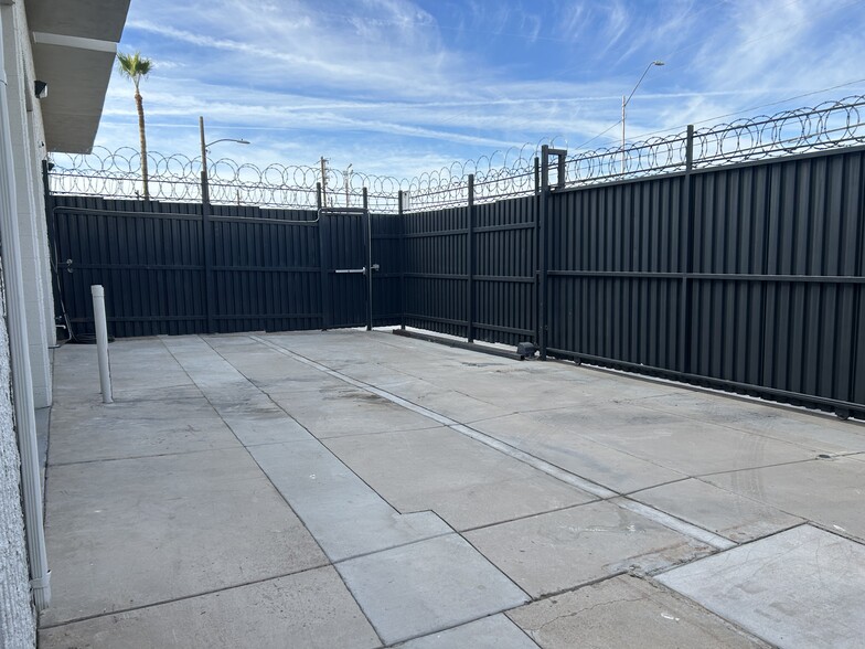 More Photos Of 2046 W Ironwood Dr, Phoenix Industrial For Sale