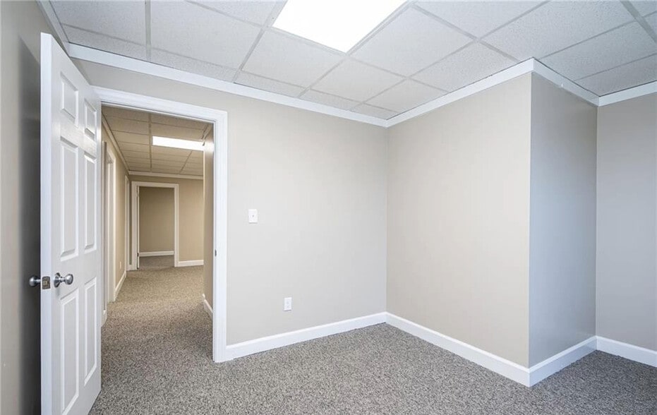 More Photos Of 1241 Mall Dr, North Chesterfield Medical For Lease