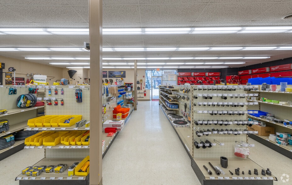 More Photos Of 853 Main St, Tewksbury General Retail For Lease