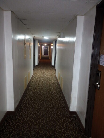 More Photos Of 2501 52nd Ave, Moline Hotel For Sale