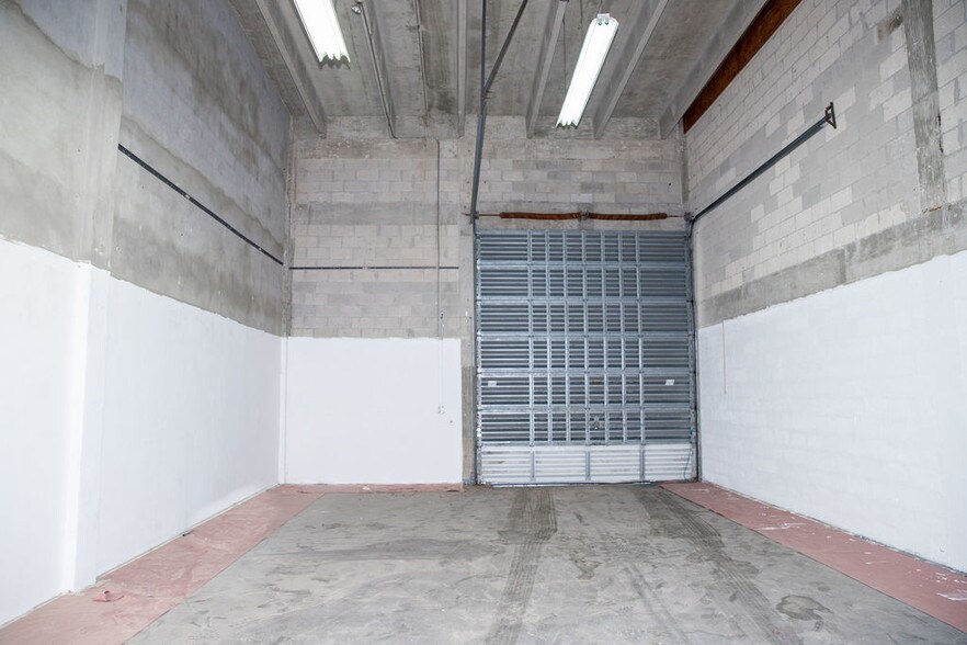 More Photos Of 7311-7323 NW 12th St, Miami Light Distribution For Lease