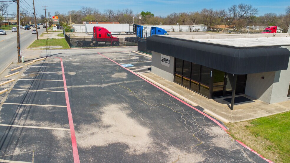 More Photos Of 3330 N Beach St, Haltom City Showroom For Sale