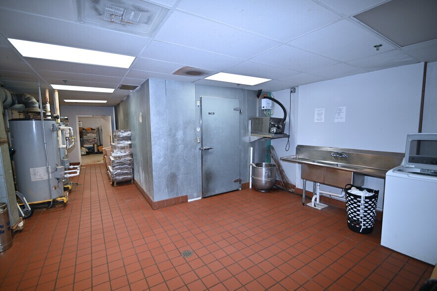 More Photos Of 15120 Washington St, Haymarket Restaurant For Sale