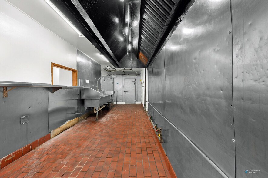 More Photos Of 325 W Front St, Wheaton Restaurant For Lease