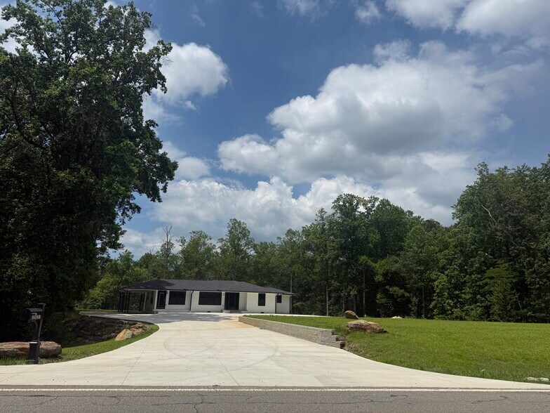 More Photos Of 2521 Reinhardt College Pky, Canton Office For Sale