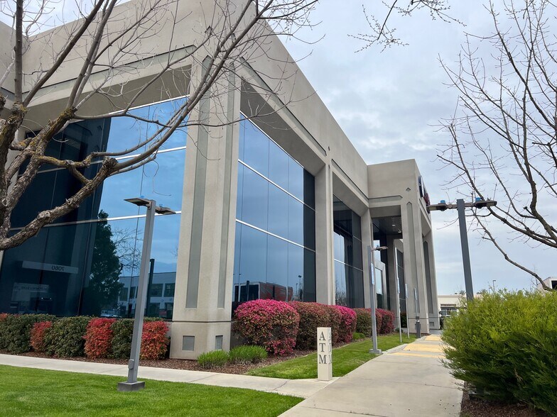More Photos Of 7060 N Fresno St, Fresno Office For Lease