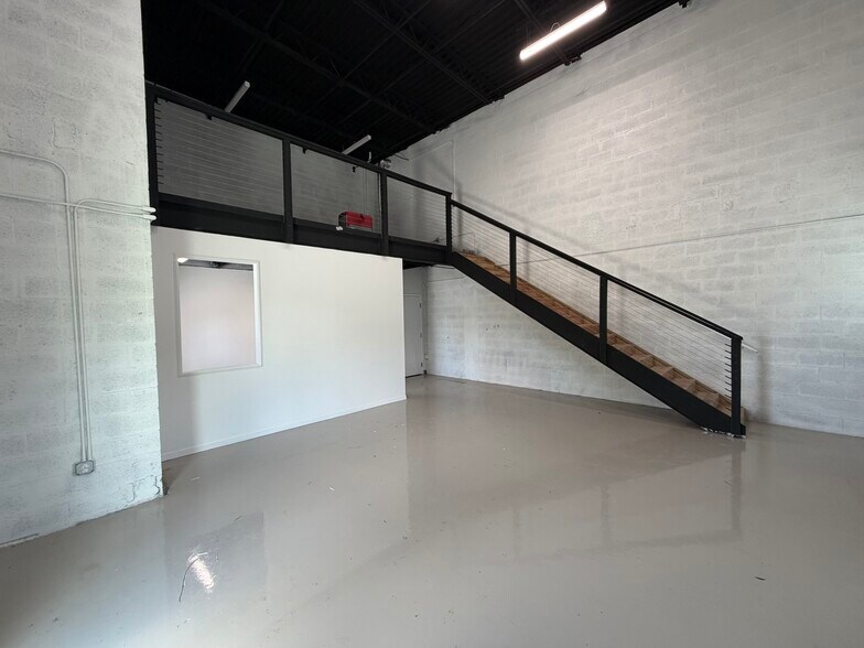 More Photos Of 12871 Suzanne, Hobe Sound Light Manufacturing For Lease