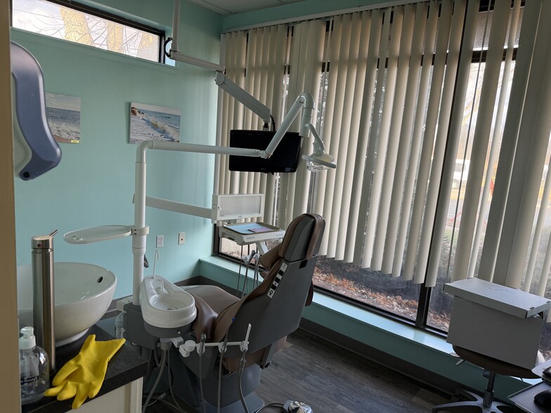 More Photos Of 239 Silas Deane Hwy, Wethersfield Medical For Lease