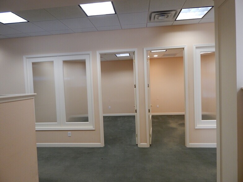 More Photos Of 1561 Main St, Sarasota Storefront Retail Office For Lease