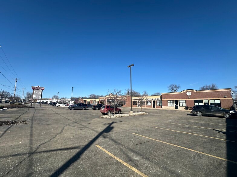 More Photos Of 1000 W Wisconsin Ave, Appleton Unknown For Lease