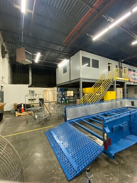 More Photos Of 4315 Taggart Creek Rd, Charlotte Warehouse For Sale