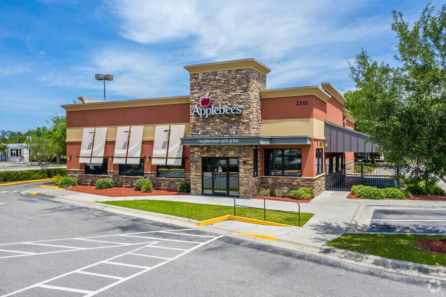 Primary Photo Of 3315 S US Highway 17/92, Casselberry Restaurant For Sale