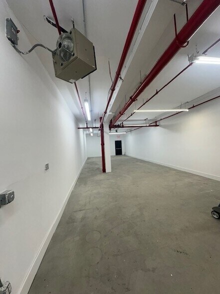 More Photos Of 175 Walnut Ave, Bronx Warehouse For Lease