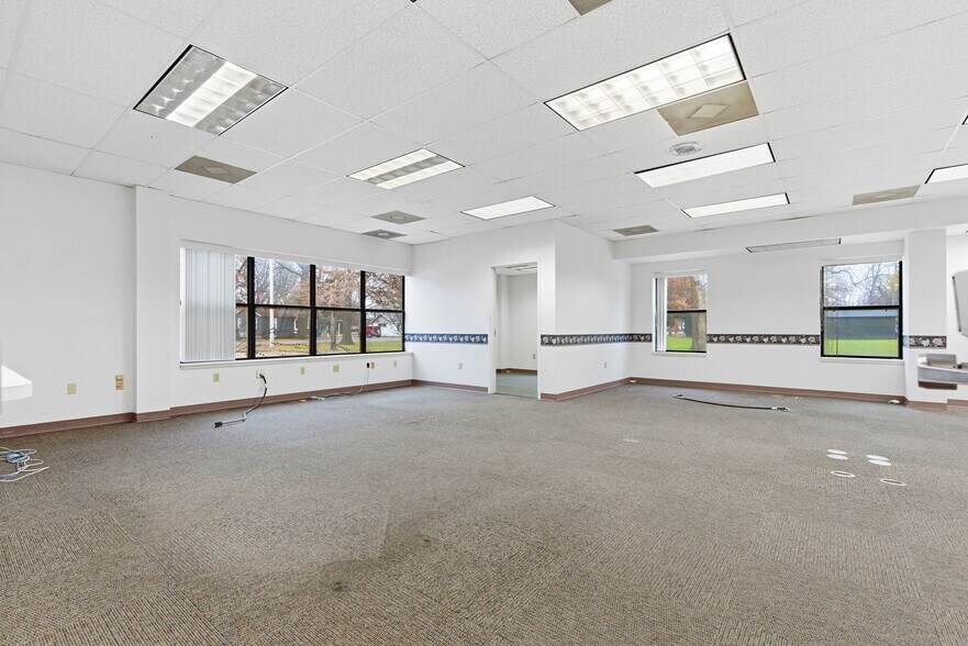 More Photos Of 718 N Martin St, East Prairie Office For Sale