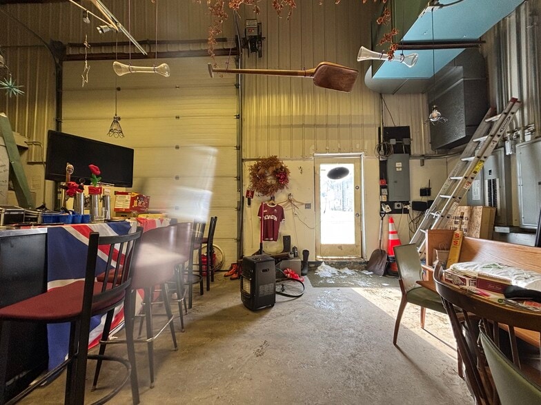 More Photos Of 11 Gifford St, Pittsfield Warehouse For Sale