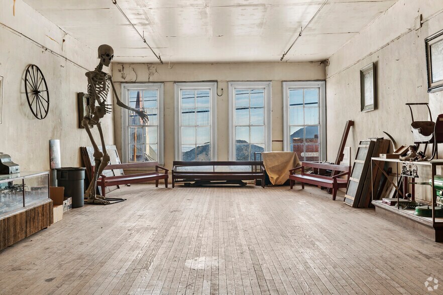 More Photos Of 112 S C St, Virginia City General Retail For Sale