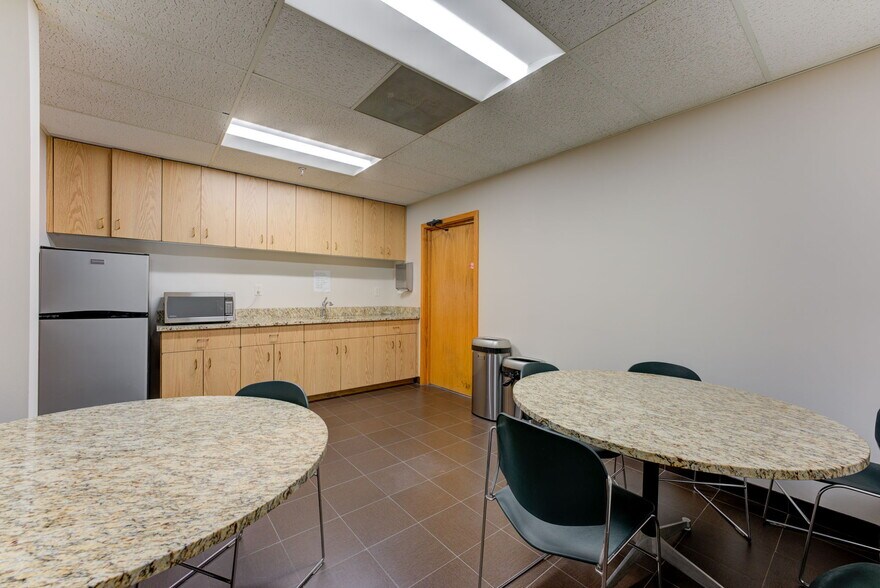 More Photos Of 5500 Lincoln Dr, Edina Light Distribution For Lease