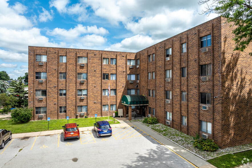 More Photos Of 1104 8th St, Boone Apartments For Sale