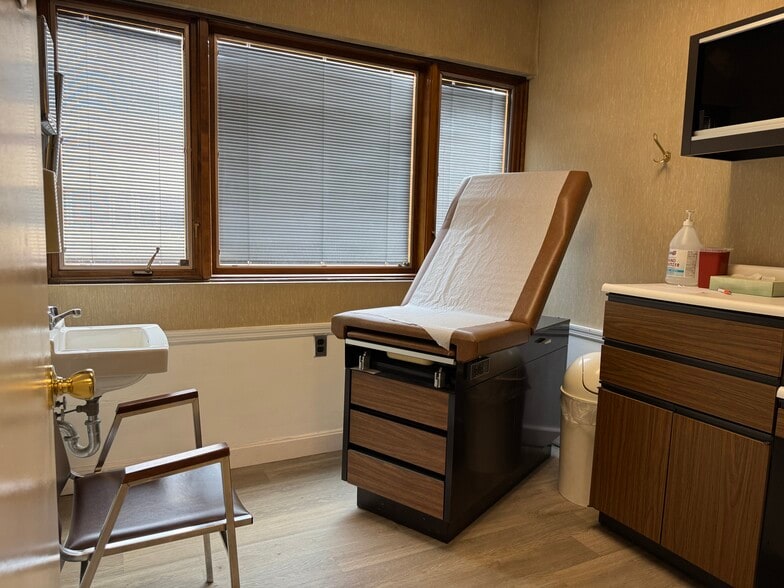 More Photos Of 200 Perrine Rd, Old Bridge Medical For Sale