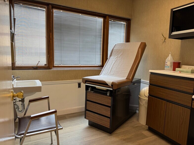 More Photos Of 200 Perrine Rd, Old Bridge Medical For Sale