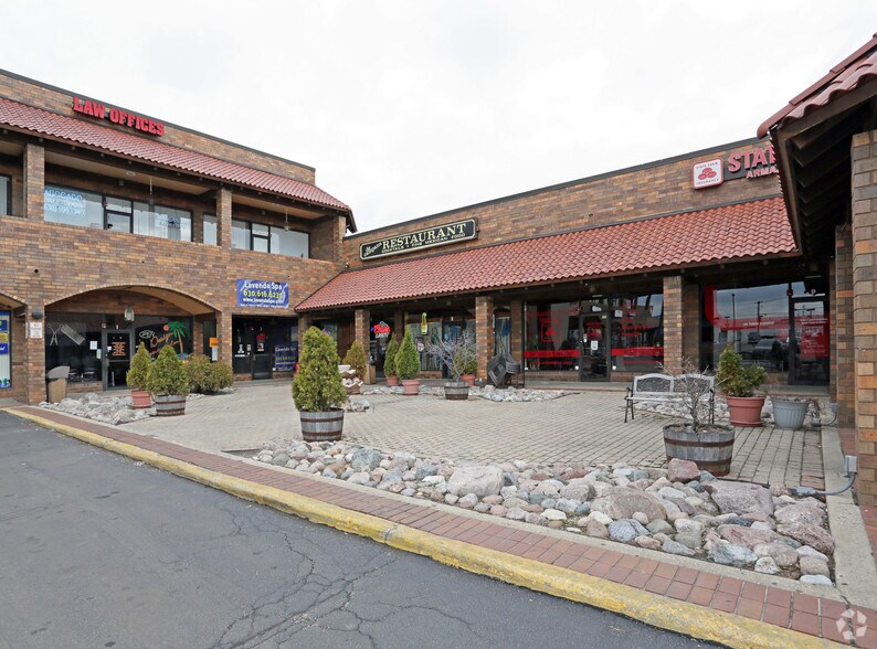 More Photos Of 229 W Grand Ave, Bensenville General Retail For Lease