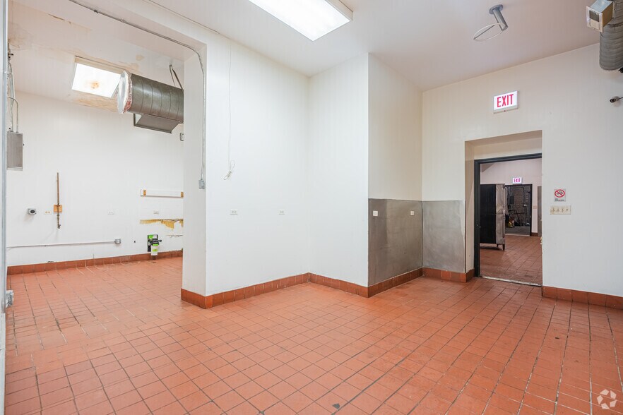 More Photos Of 5431-5433 S Wabash Ave, Chicago Restaurant For Sale