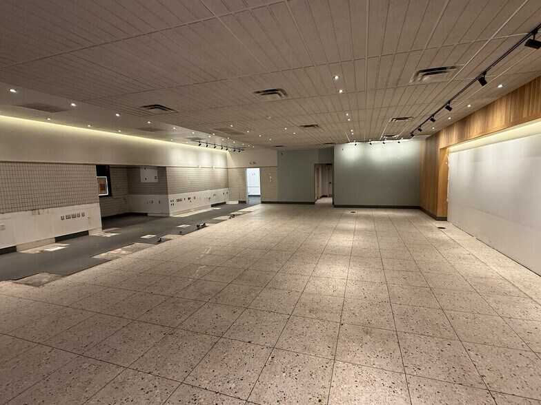 More Photos Of 4840 W Desert Inn Rd, Las Vegas Unknown For Lease