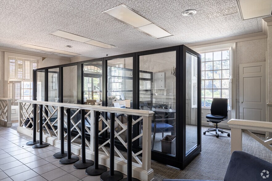 More Photos Of 2505 Abercorn St, Savannah Bank For Lease