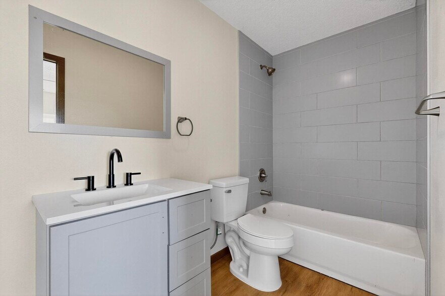 More Photos Of 9368 Valley View Dr NW, Albuquerque Apartments For Sale