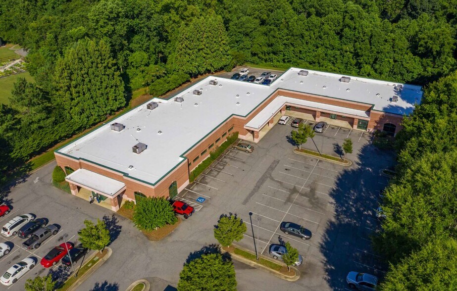 More Photos Of 1818 Richardson Dr, Reidsville Medical For Lease