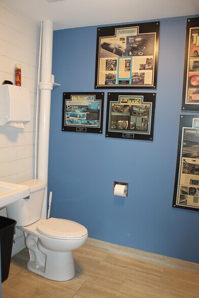 More Photos Of 123 E Hydraulic St, Yorkville Warehouse For Sale