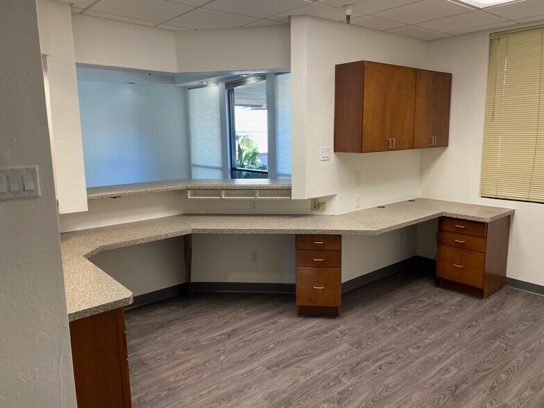 More Photos Of 5700 W Olive Ave, Glendale Medical For Lease