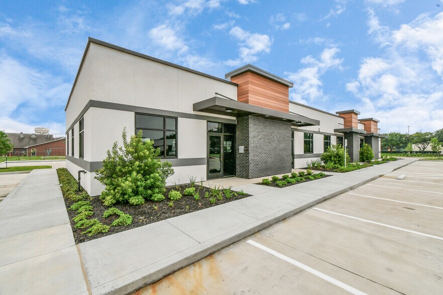 More Photos Of 4807 Sugar Grove Blvd, Stafford Medical For Lease