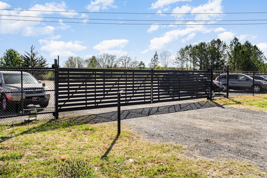 More Photos Of 1155 S Main St, Clover Auto Dealership For Lease
